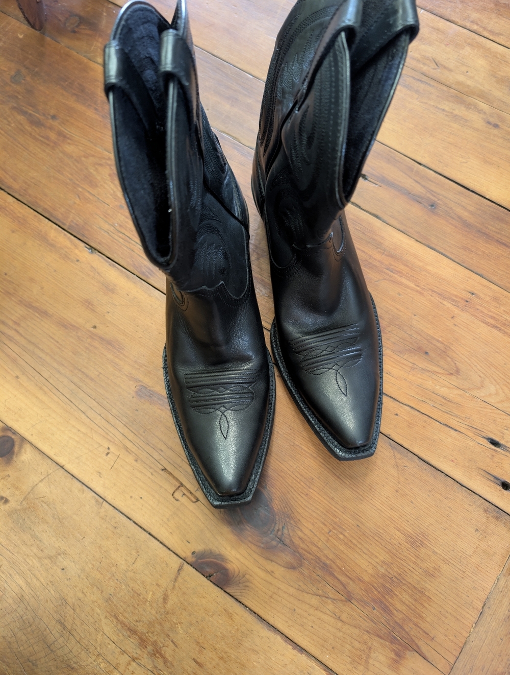 New Without Box Ladies Ariat Black Leather Pointed-Toe Short Western Boots 7.5B - Picture 6 of 6